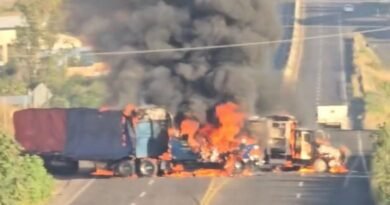Guanajuato blinda su frontera con Michoacán ante narcobloqueos y quema de unidades de limpia en Pénjamo.