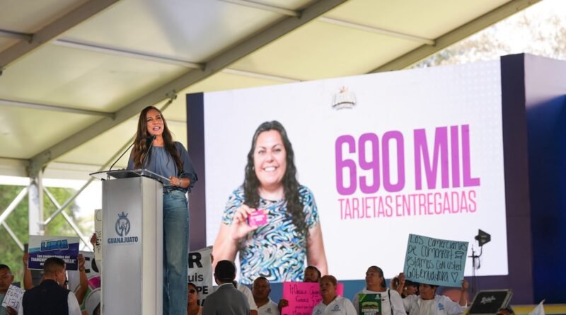 Gobernadora destaca programas para las mujeres y avances en materia de seguridad durante celebración de sus dos años de gobierno.