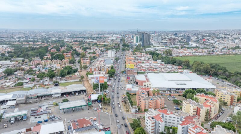 Autoridades de León nuncian cierres viales por obras de modernización en Avenida López Mateos.