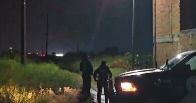 Hombres armados irrumpen en domicilio de Salamanca y asesinan a dos mujeres y un hombre.