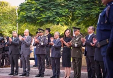 Autoridades municipales de León conmemoran gesta heroica del Castillo de Chapultepec.