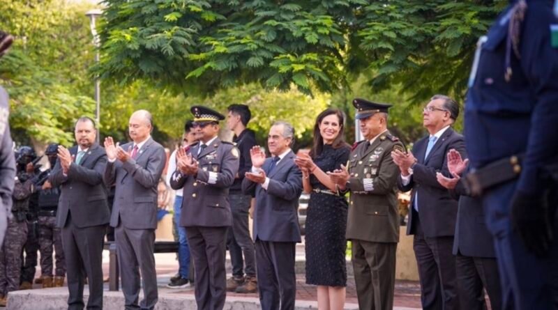 Autoridades municipales de León conmemoran gesta heroica del Castillo de Chapultepec.