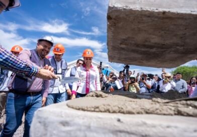 Alejandra Gutiérrez coloca primera piedra de Montevalle, conjunto habitacional dentro del proyecto municipal de vivienda digna.