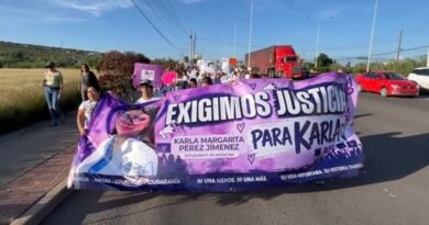 Marchan en Irapuato para exigir justicia por el feminicidio de Karla, estudiante de medicina encontrada muerta en Jalisco.