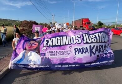 Marchan en Irapuato para exigir justicia por el feminicidio de Karla, estudiante de medicina encontrada muerta en Jalisco.