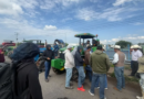 Campesinos ocasionan caos vehicular por bloqueos en tres tramos carreteros de Guanajuato.