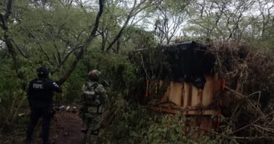 Localizan autoridades estatales y federales 40 mil litros de hidrocarburo en Valle de Santiago.