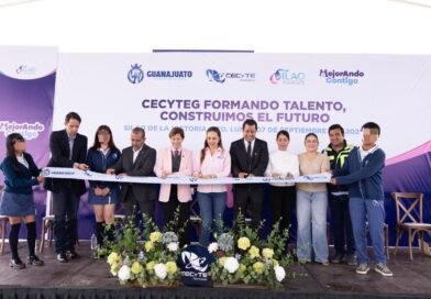 Gobierno de Silao entrega techado de la cancha de usos múltiples del CECyTEG.
