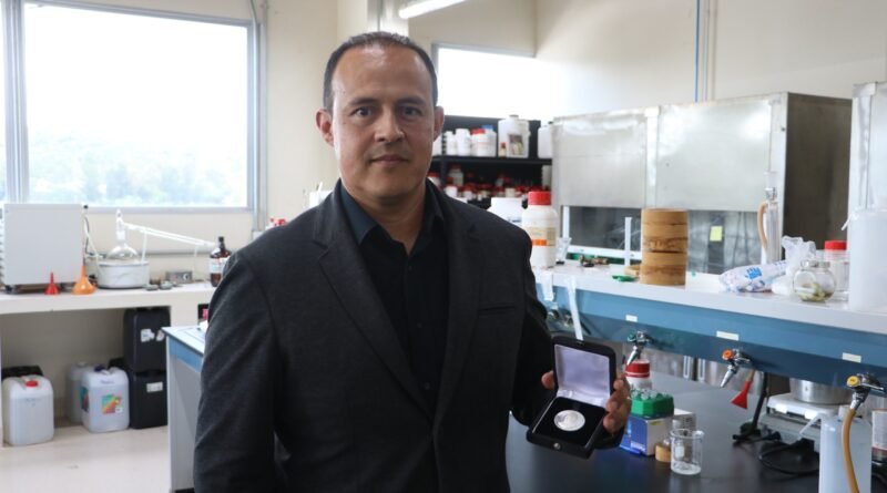 Investigador Universidad de Guanajuato recibe Premio Nacional de Química. Máxima distinción en México.