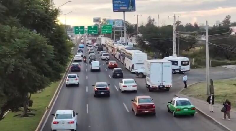 León, Silao e Irapuato se verán afectados por transportistas en Bulevar Aeropuerto y carretera 45.