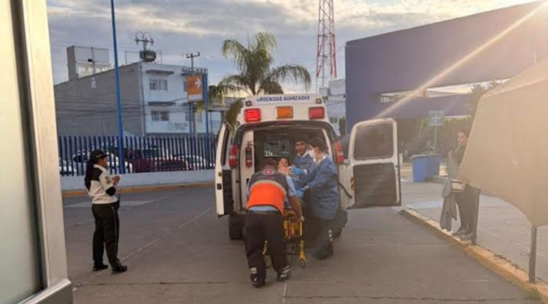 Elementos de Protección Civil de Silao atienden parto durante traslado a un hospital.