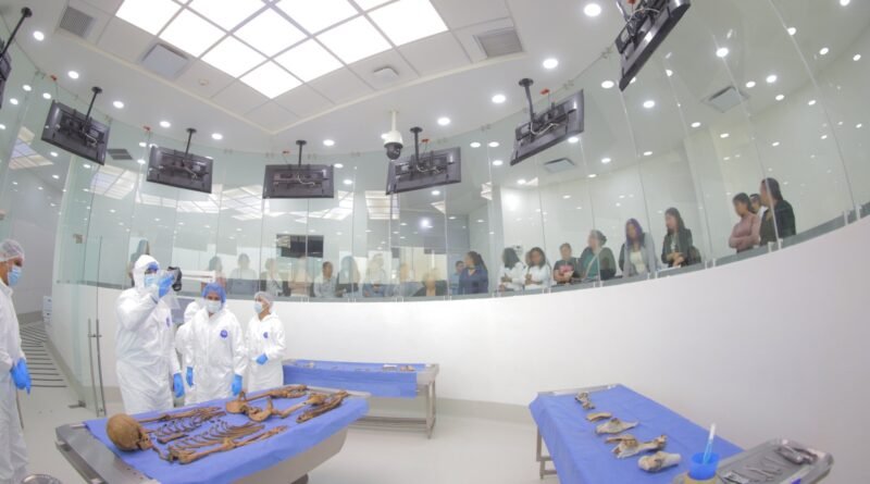 Fiscalía ofrece abre sus instalaciones para que colectivos conozcan procesos de identificación de cuerpos.