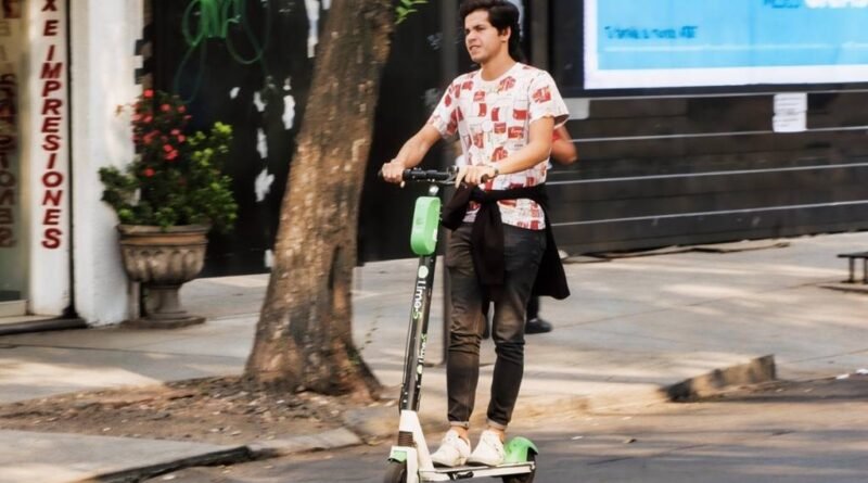Gobierno del estado presiona a municipios de Guanajuato a regular scooters y bicicletas eléctricas.